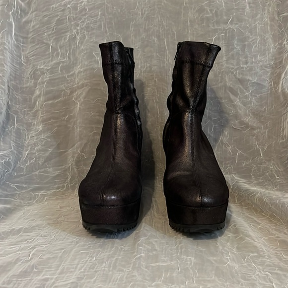 Boots - Picture 2 of 3